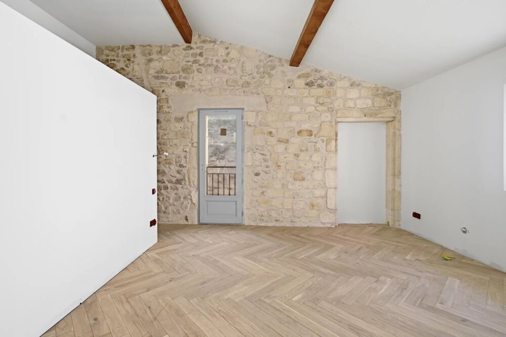 Vente Villa Maison de ville rénovée avec terrasse Centre Ancien Arles