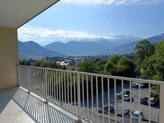  Appartement à louer 4 pièces 98 m²