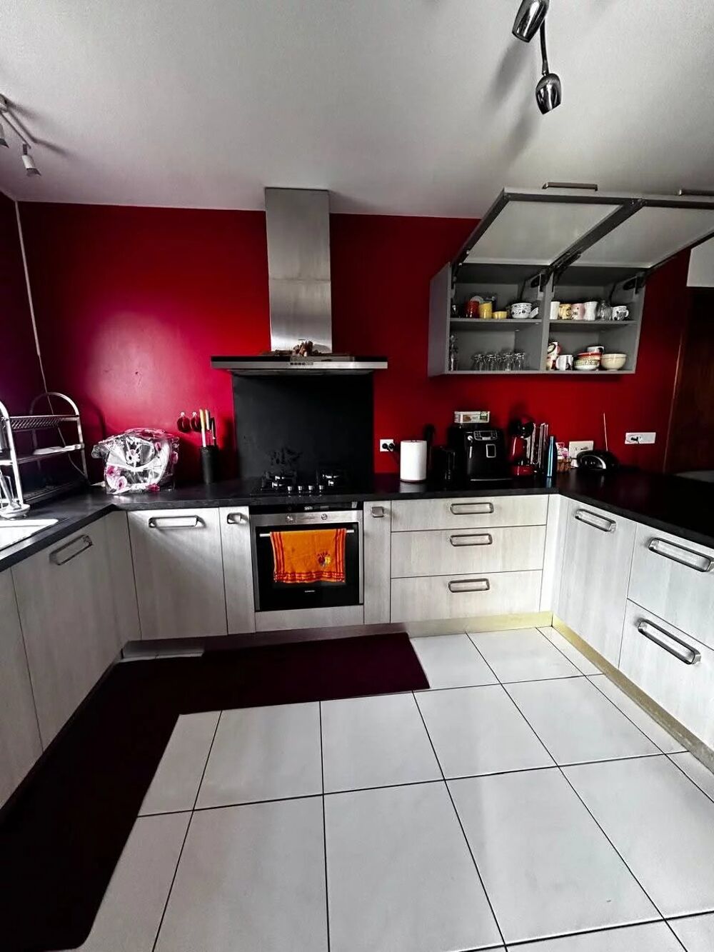 Location Maison Maison - 6 pièces - 200 m² Sainte-suzanne