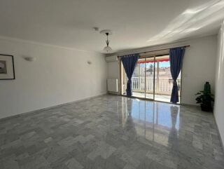  Appartement à louer 3 pièces 84 m²