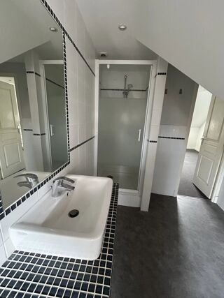  Appartement à louer 2 pièces 27 m²
