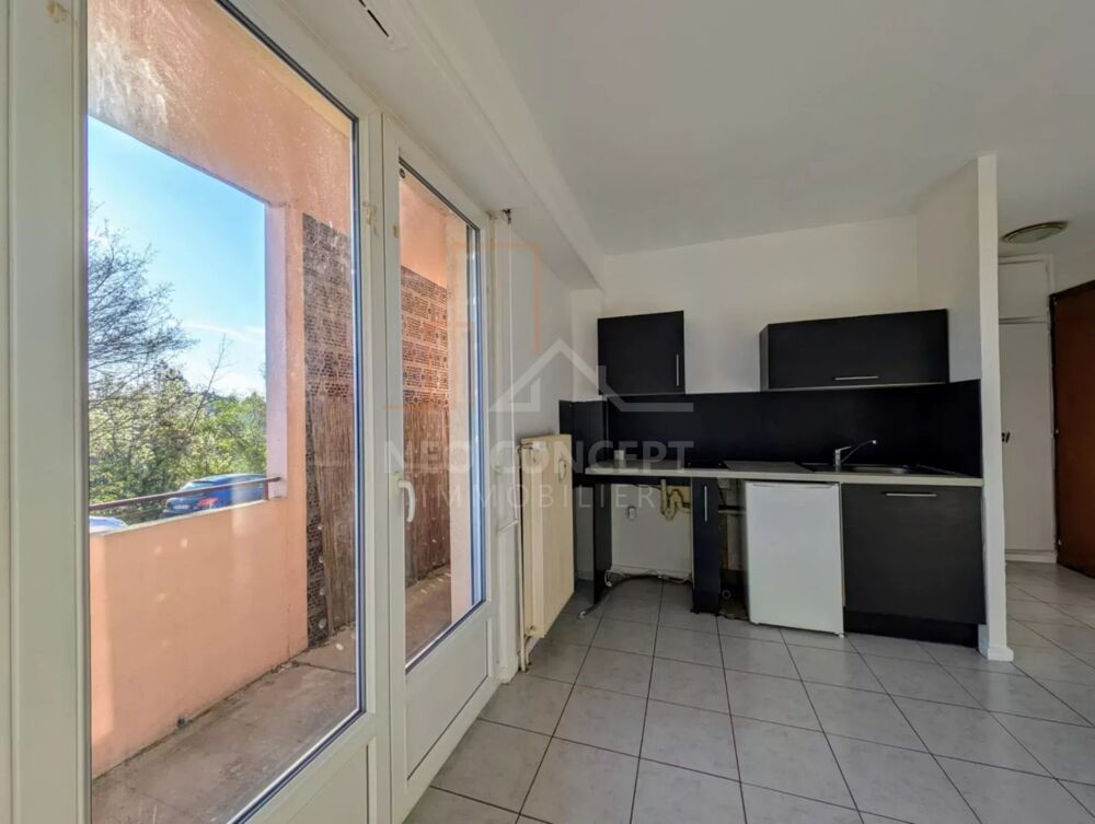 HAGUENAU studio disponible de suite. A NE PAS LOUPER !!!
