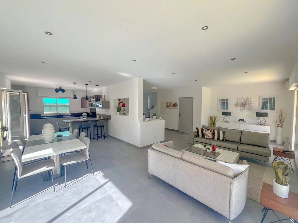 Vente Maison Ponteil – Villa rénovée avec piscine à quelques pas des plages e Antibes