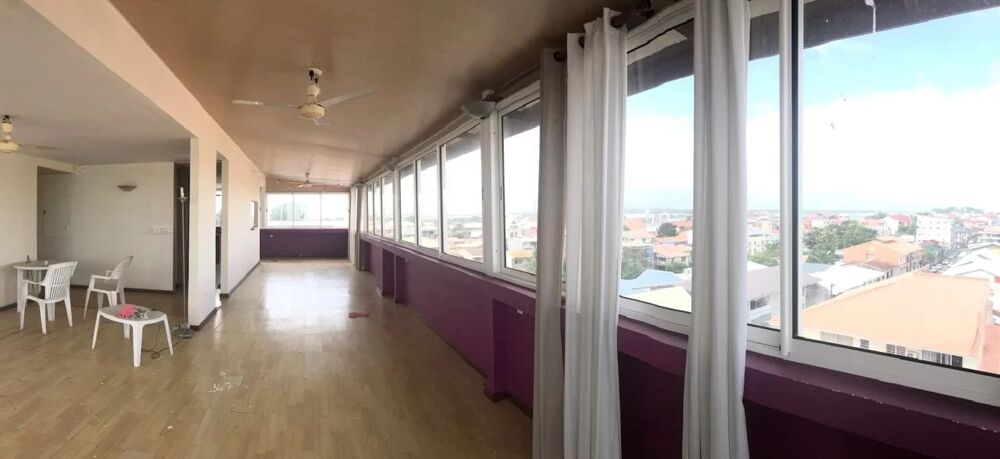 CAYENNE CENTRE-VILLE : APPARTEMENT DE 150 M² HABITABLES SITUÉ AU