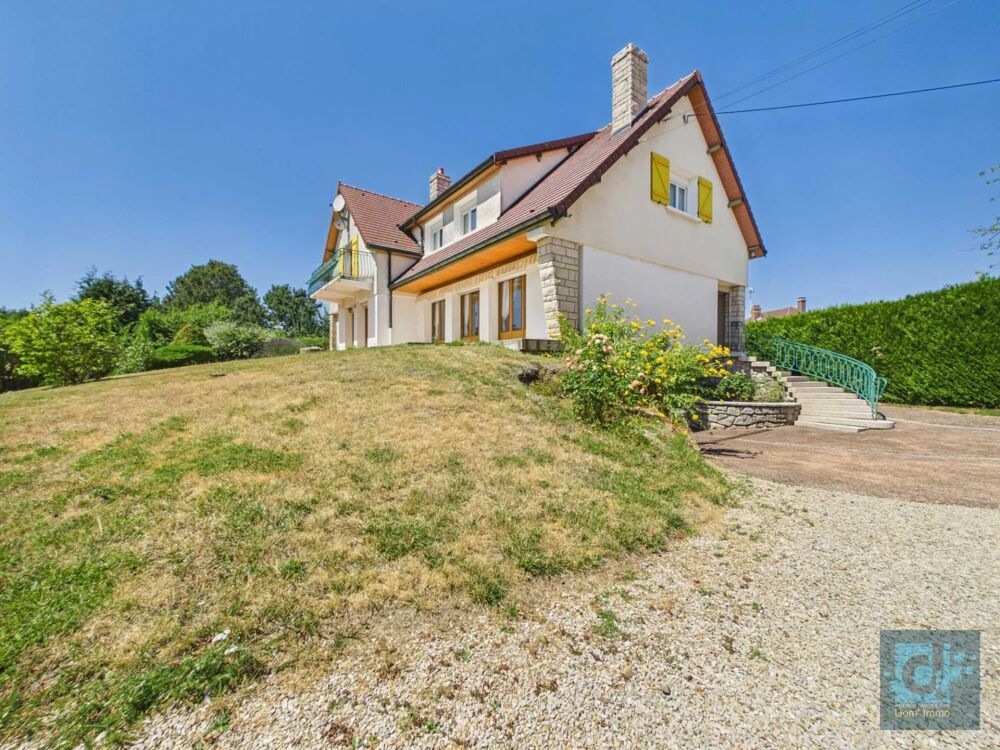 En exclusivité, élégance et caractère pour cette maison familial