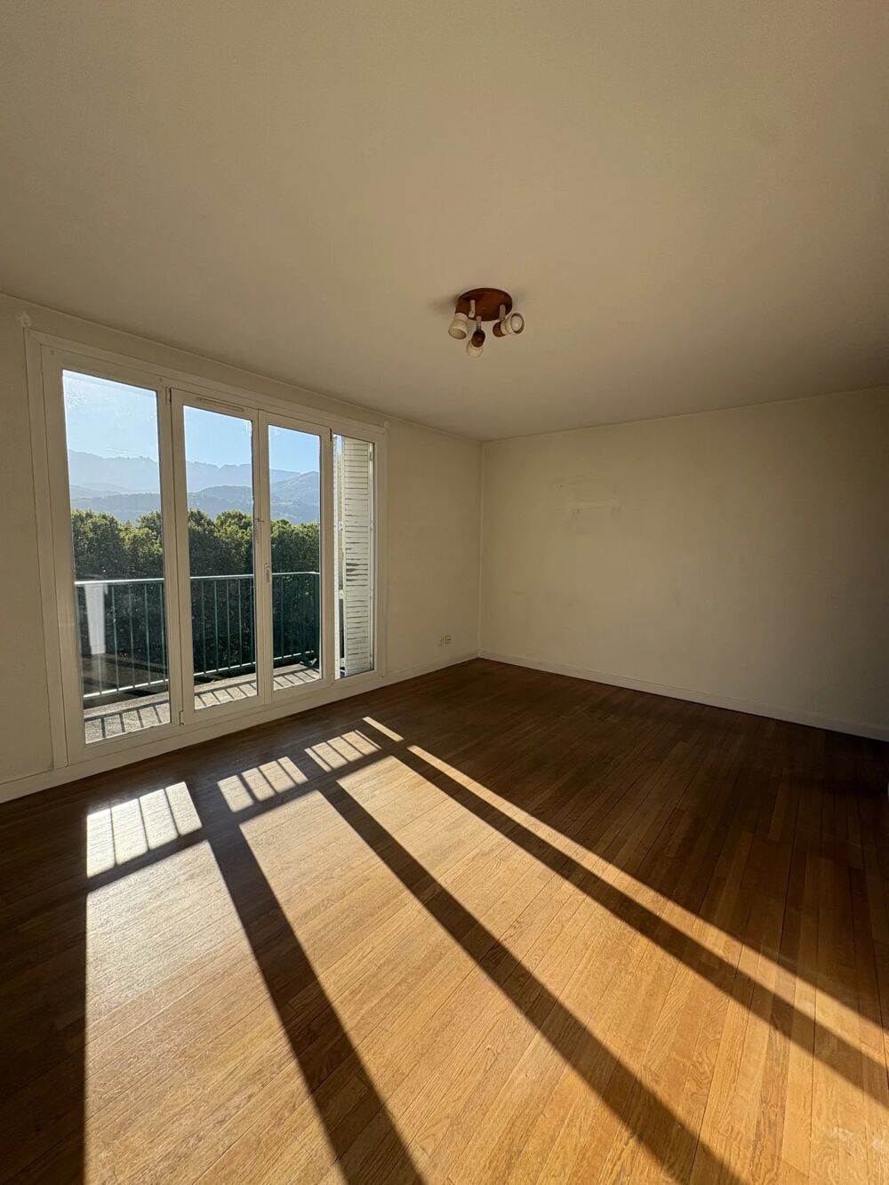 EXCLUSIVITE GRENOBLE T2 DE 56, 89M² RUE CONDE