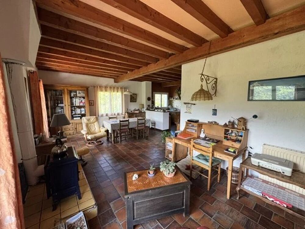 Vente Maison Maison avec vue  sur 1390 m² de terrain. La salle-en-beaumont