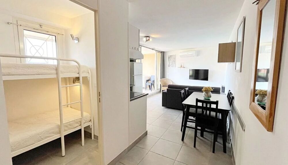 Location Appartement Trois pièces meublé de 40m² avec terrasse de 14m² et un parking Théoule-sur-mer