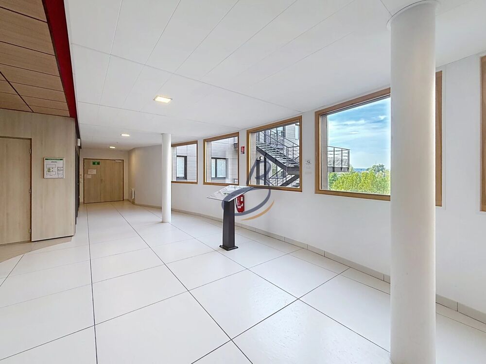   À LOUER – Bureaux de 80 m² avec 4 places de parking Bourgoin-jallieu