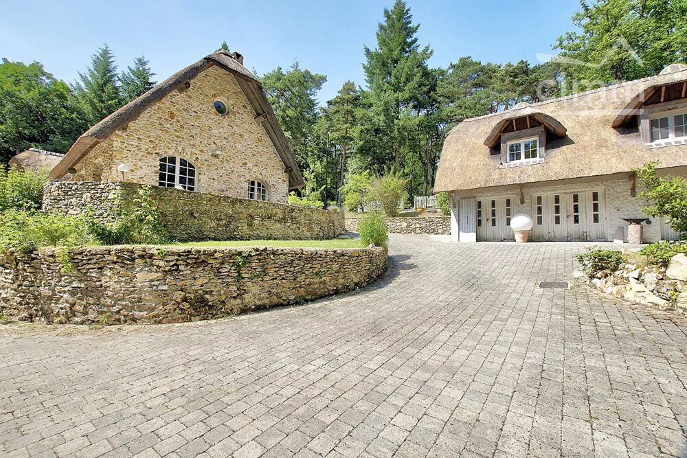 Propriété au coeur de la forêt