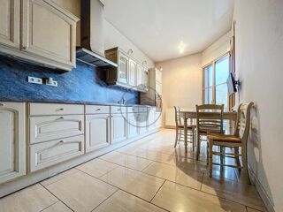  Appartement à louer 3 pièces 109 m²