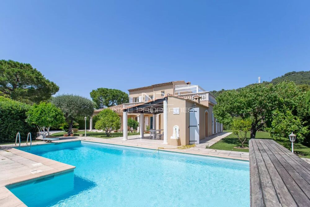 Domaine fermé du Castellet, superbe villa néo-provençale avec pi