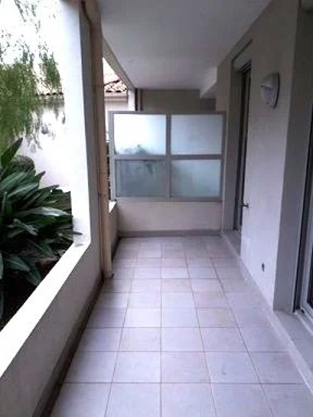 Location Appartement Trois pièces avec terrasse et garage dans une résidence Juan-les-pins