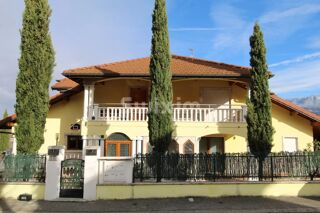  Maison � vendre 15 + pi�ces 366 m�