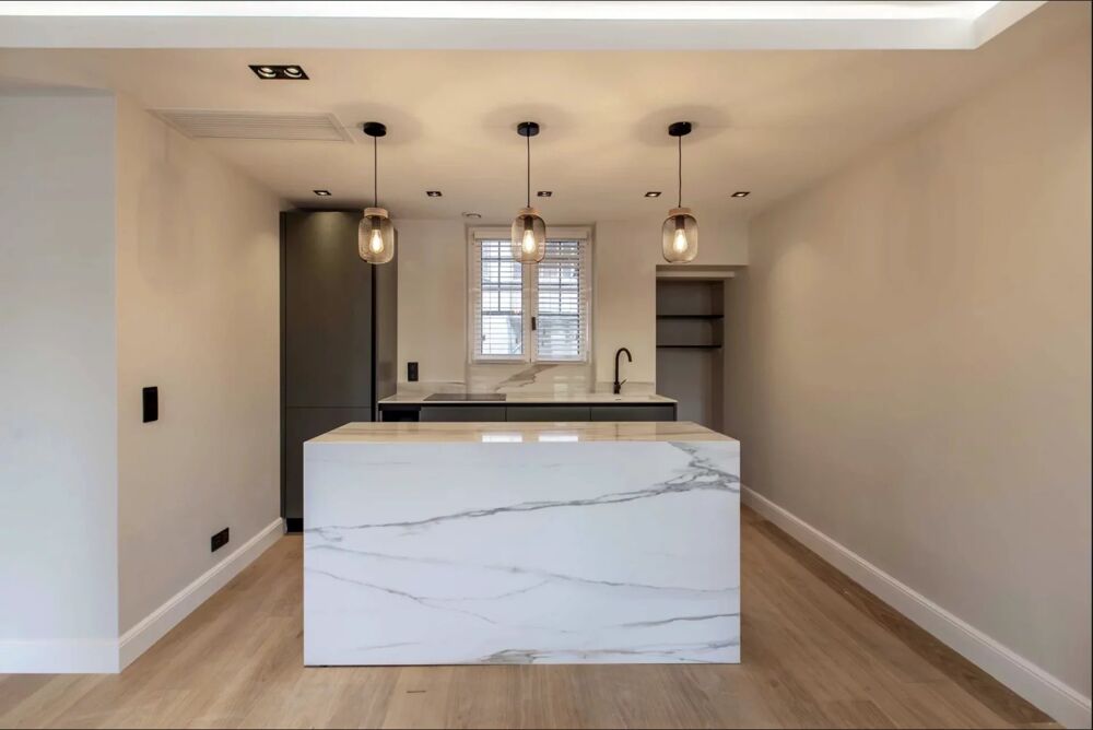 Vente Appartement NICE VIEUX NICE/ Coulée Verte , Superbe T3 rénové de 70m2 Nice