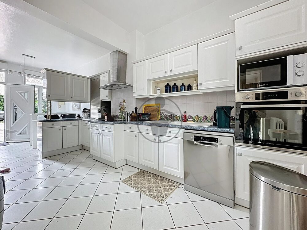 Vente Maison Grande maison familiale de 280 m² avec extérieur et garage Saint-quentin