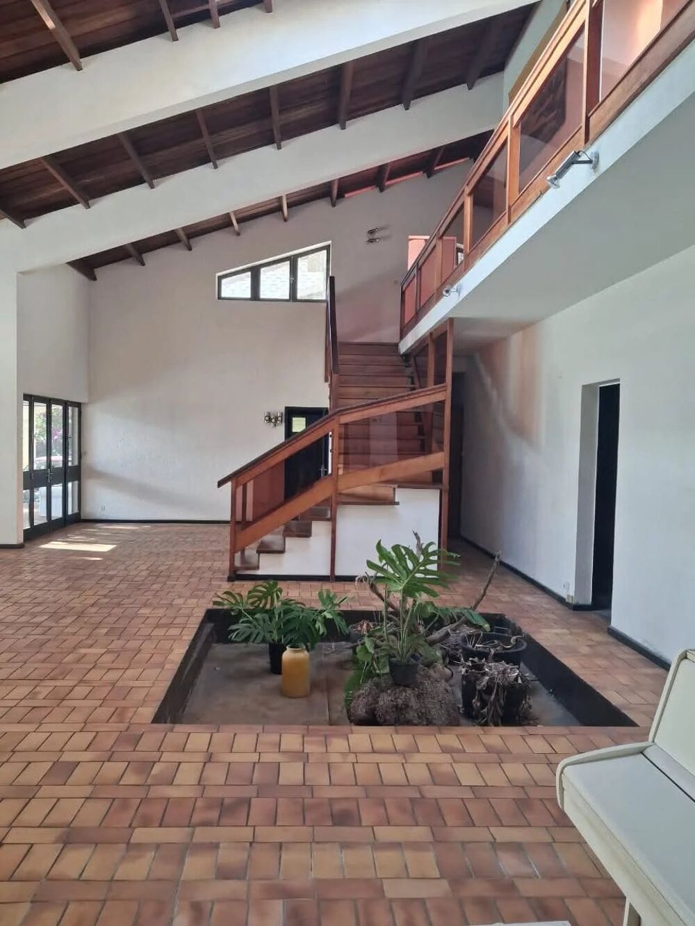 Propriété - 8 pièces - terrain de 4800 m²