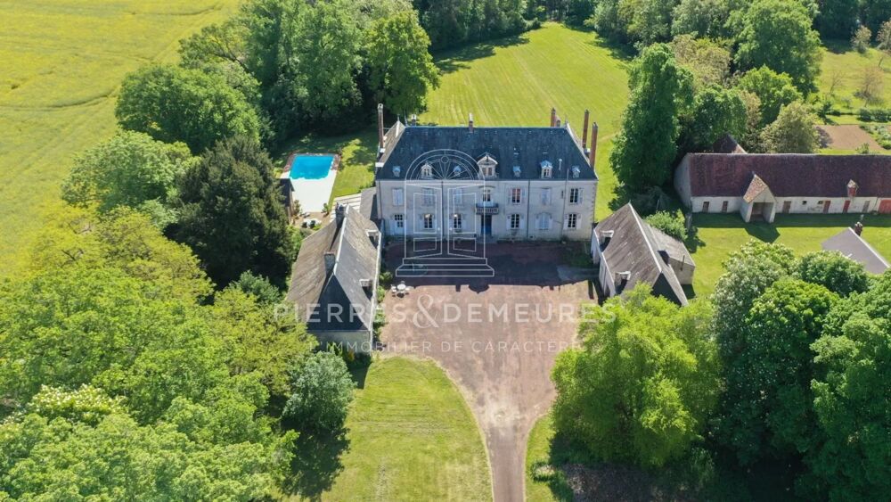 CHATEAU ET SES COMMUNS SUR UN PARC DE 12HA