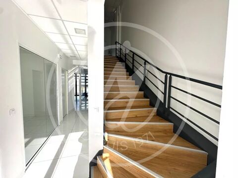   A LOUER  Bureaux de standing déjà aménagé à JARRY de 128m2 