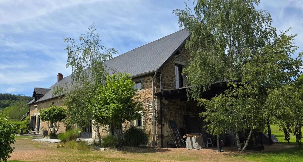 Maison de campagne, rénovation soignée, vue et terrain avec deux