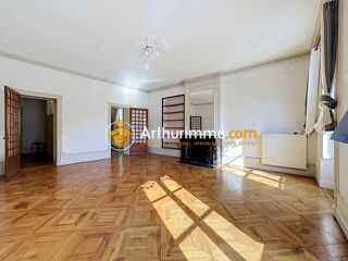  Appartement à louer 3 pièces 126 m²