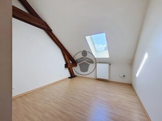  Appartement à louer 3 pièces 83 m²