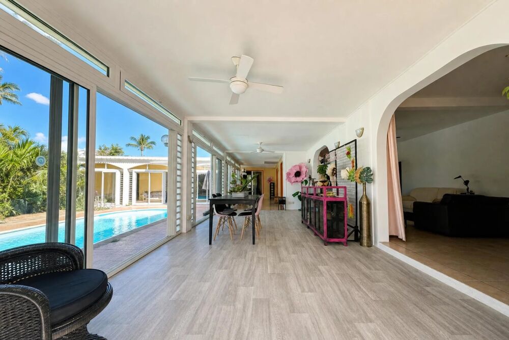 VILLA F8 AVEC PISCINE, KIOSQUE ET CUISINE DÉTÉ  SAINT-PIERRE