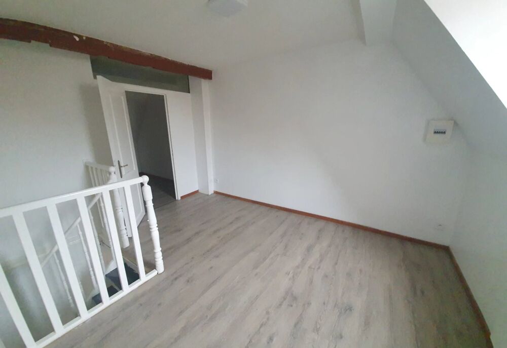 Location Appartement Appartement  ST-OMER  rénové en Triplex situé en centre ville 1c Saint-omer