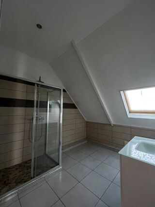  Appartement à louer 3 pièces 86 m²