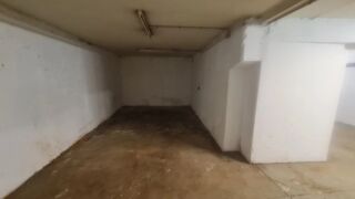  Parking / Garage à vendre 5 pièces 175 m²