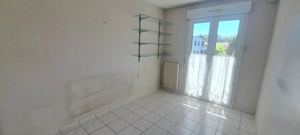 EYBENS LE BOURG - T4 de 82 m2, parking privatif, poss garage