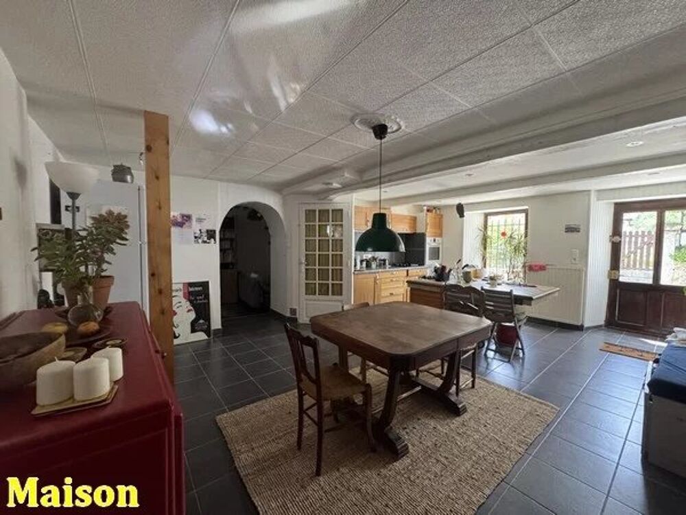 Maison divisée en deux logements