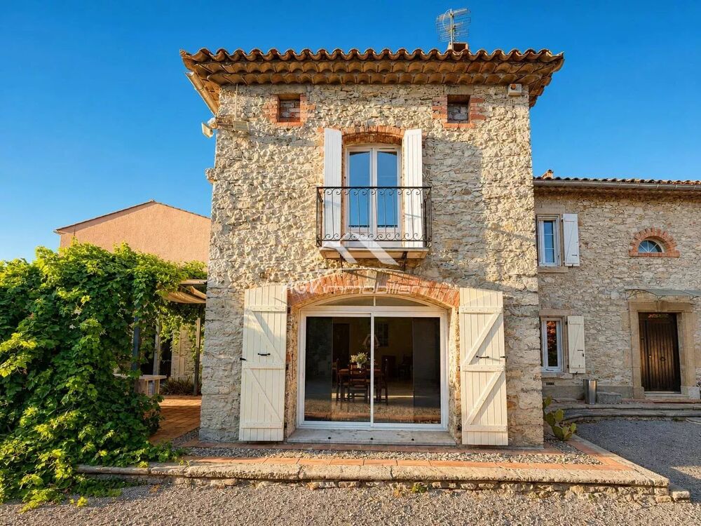 Demeure en pierres de 220 m²  6 chambres  Terrain de 1 722 m²