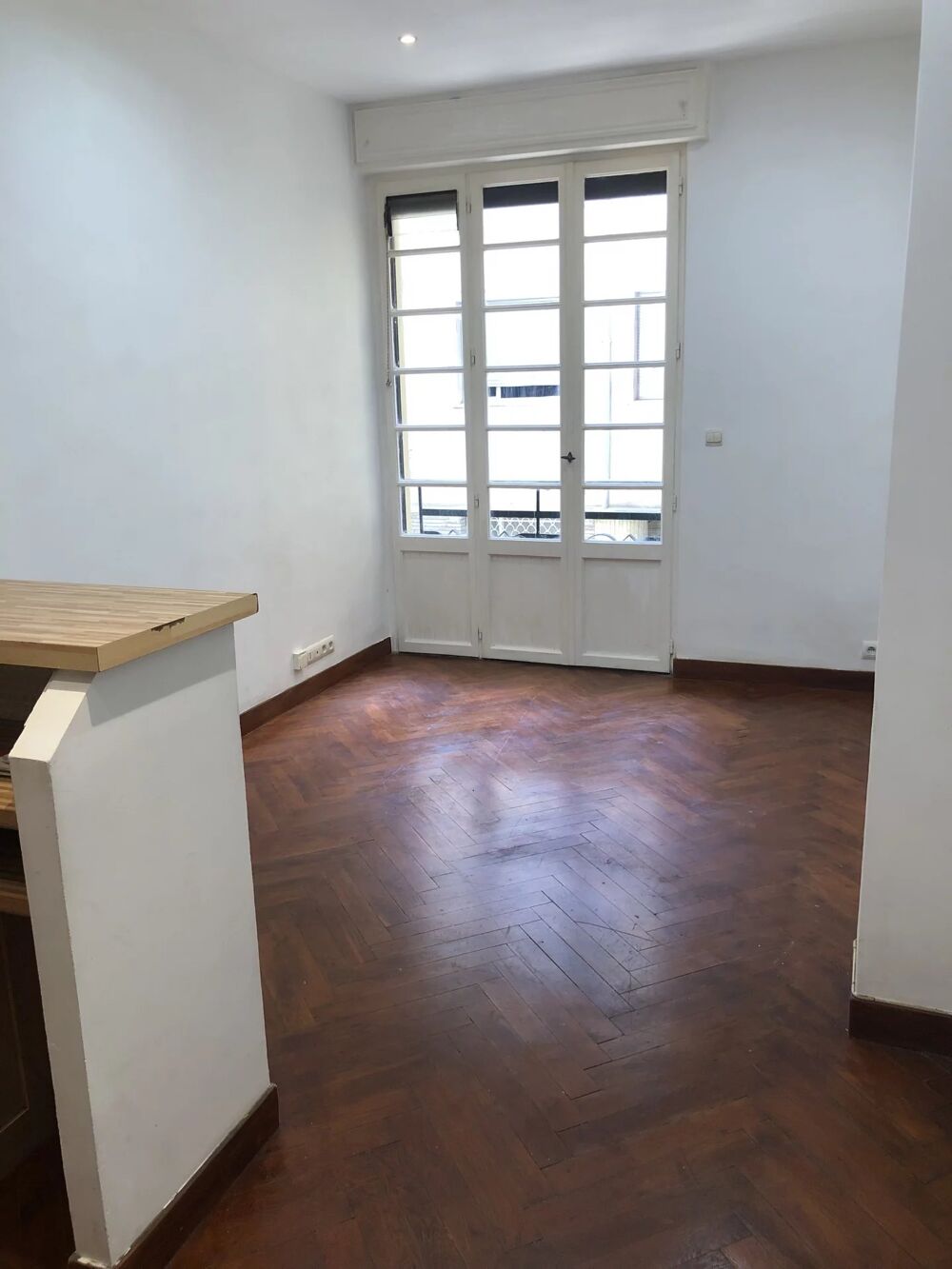 Location Appartement Deux pièces avec cave au centre ville de Nice Nice
