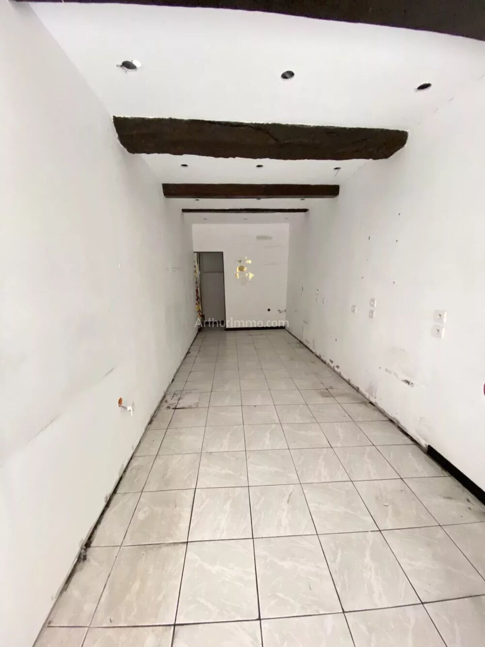   LOCAL COMMERCIAL / BUREAU Aubagne