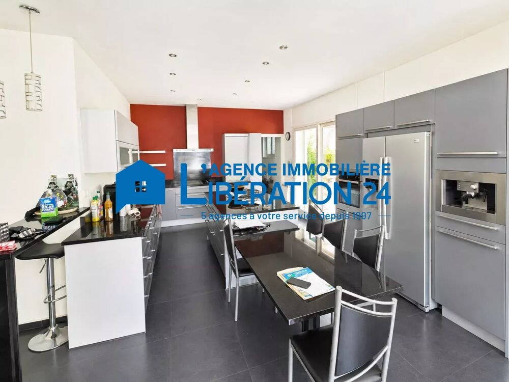 MAISON de 213m² de plain pied piscine sur 2600m²