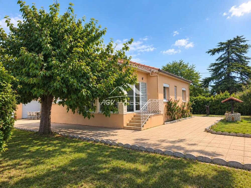Saint-Hilaire-de-Brethmas, maison de plain-pied avec deux garage