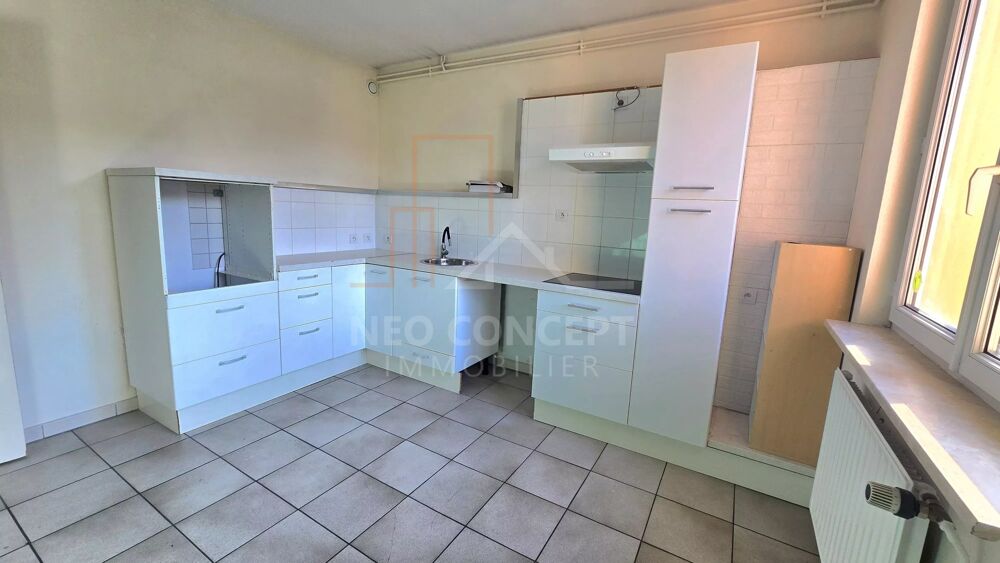 ** Spacieux 4 pièces avec garage **