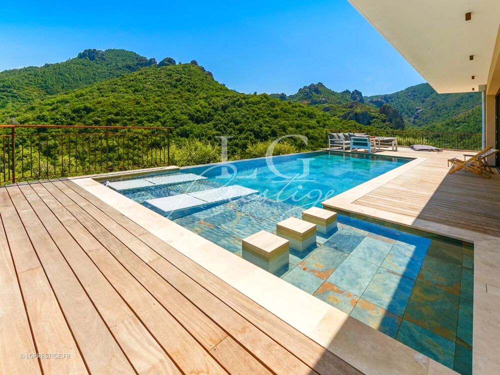 À 10 min de Mandelieu  Villa darchitecte dans domaine fermé