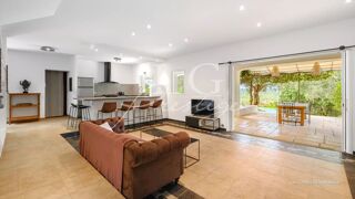 Vente Maison Ville 225 m2 avec vue panoramique, quartier prisé. Montauroux
