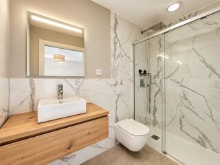 Vente Appartement SAINT-RAPHAËL - T3 REZ-DE-JARDIN - ENTIÈREMENT RÉNOVÉ Saint-raphaël