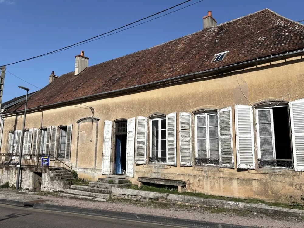 Maison de village avec cheminée à La Roche-en-Brenil