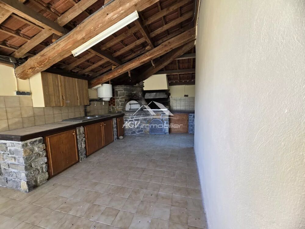 Maison 5 chambres, 2 garages, forage sur 1865 m² de terrain