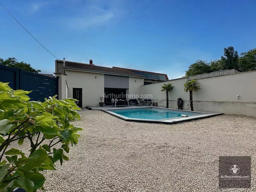 Vente Maison Maison de ville de type LOFT avec piscine et garage double. Roanne