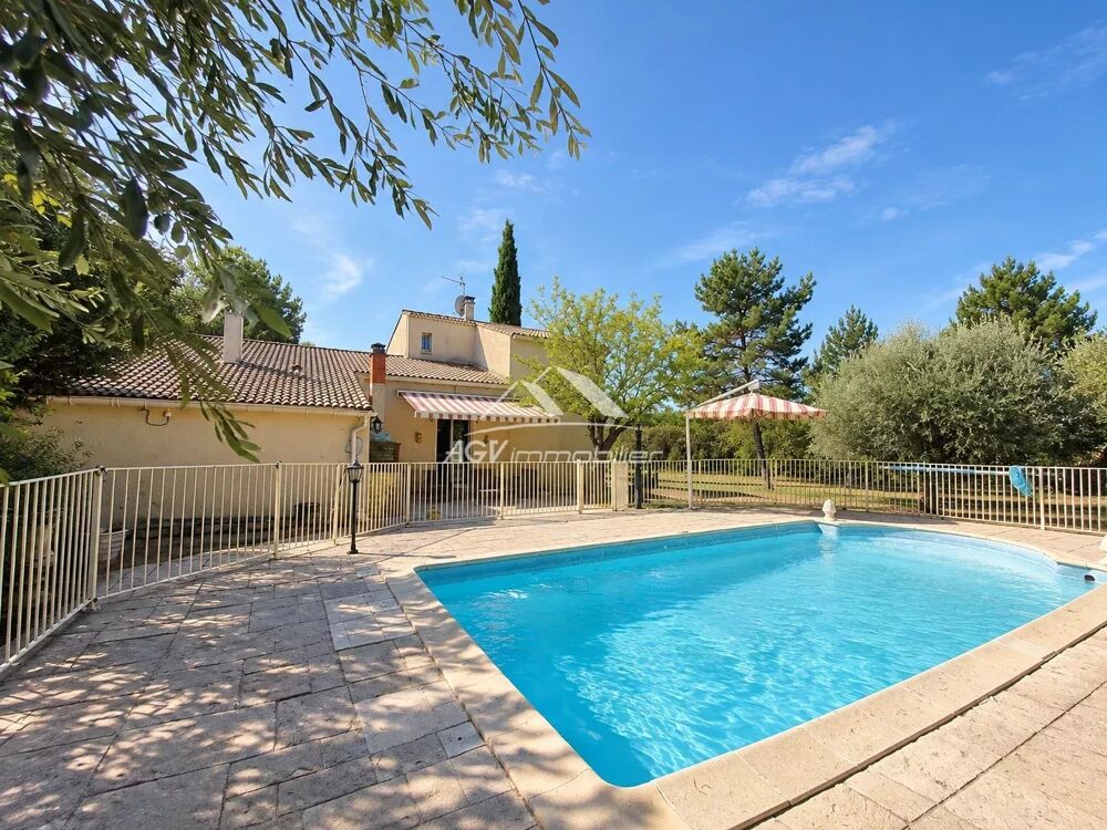Maison trois chambres, avec piscine et 3884 m² de terrain