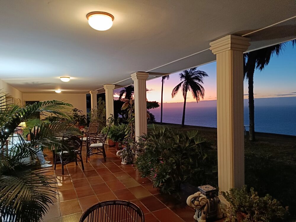 VILLA DE LUXE À LA MONTAGNE  VUE MER EXCEPTIONNELLE