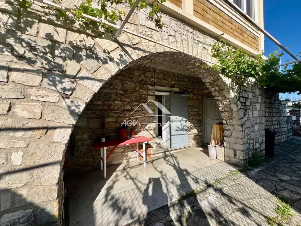 Alès - Maison de ville 160 m² habitables sur 419m² de terrain pl