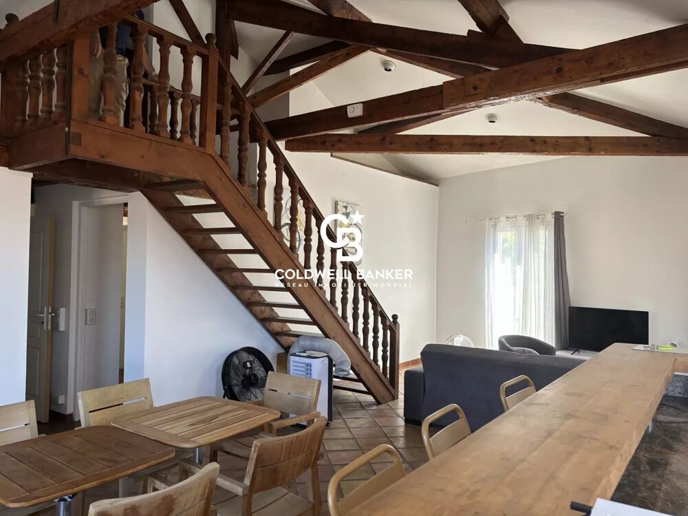 Rare à Cannes : Maison de ville avec vastes garages et potentiel