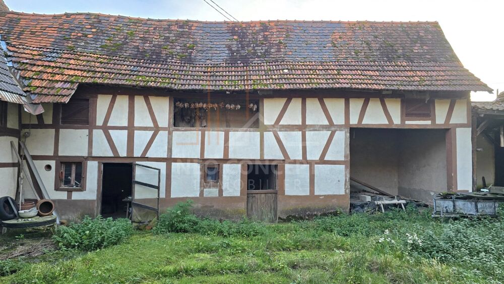-- Beau potentiel pour ce corps de ferme à rénover avec un terra