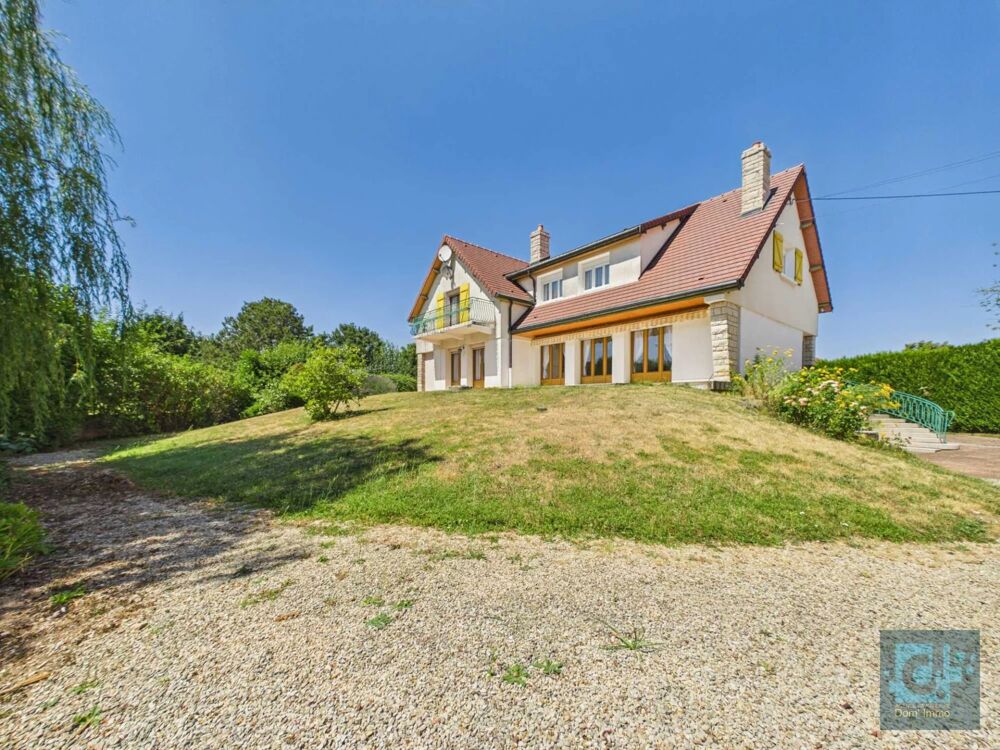 En exclusivité, élégance et caractère pour cette maison familial